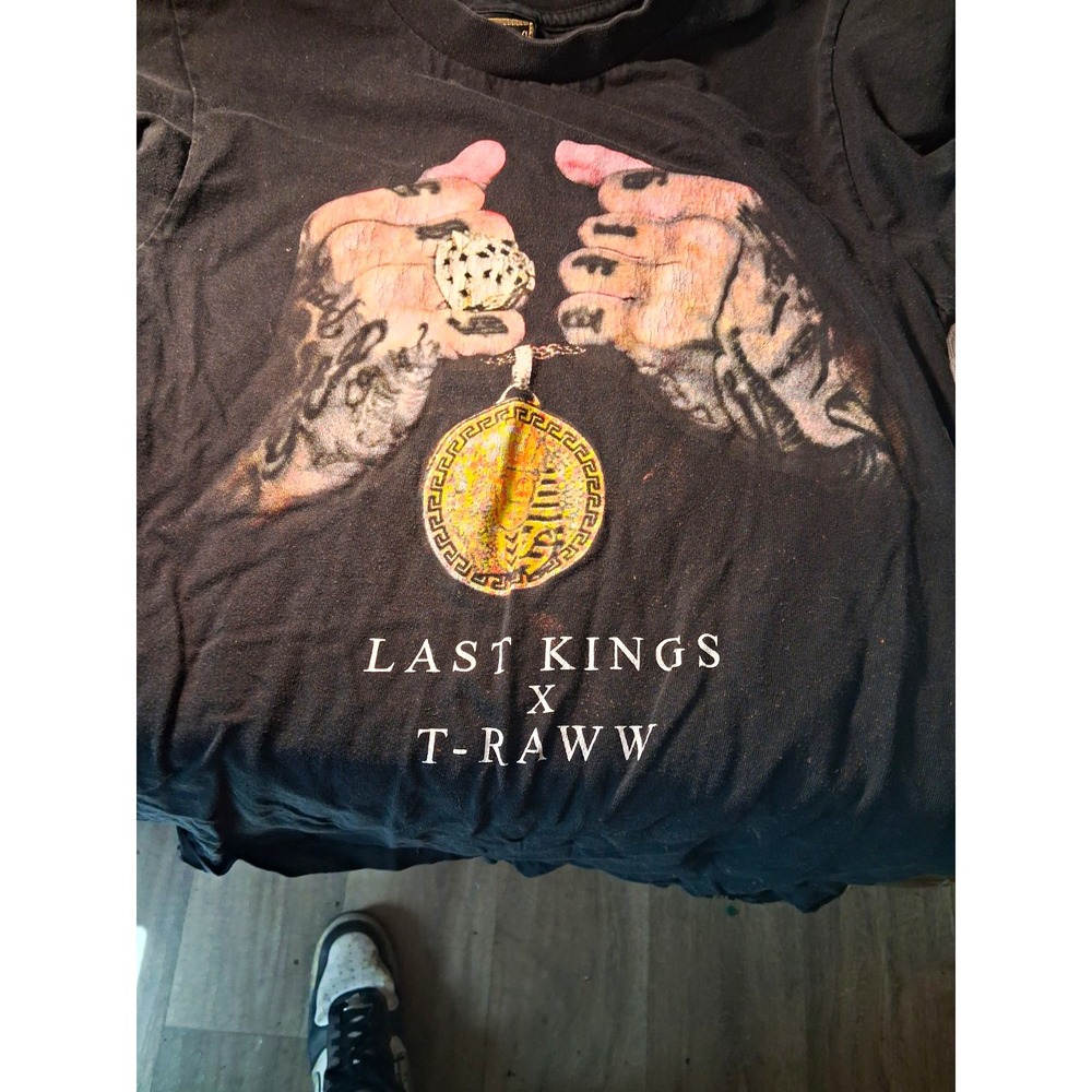 Last Kings x T-RAWW Graphic Print Crew Neck Short Sleeve Knit Tee Black Men’s S